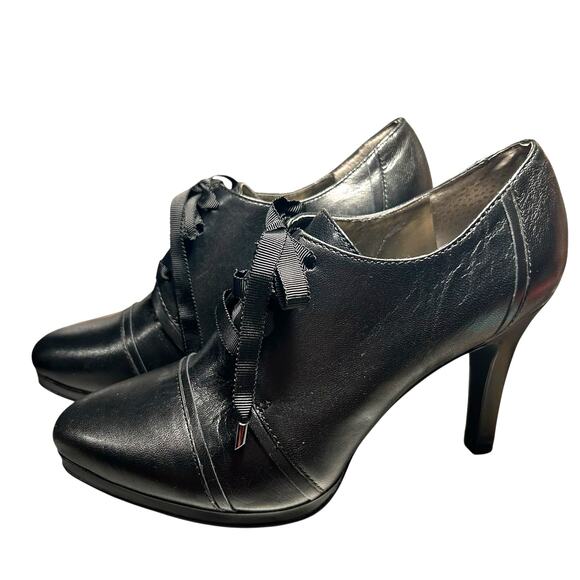 Tahari Grace Shoes Healed Leather Black Pointed Toe Victorian Lace Up SZ 7.5 - Picture 4 of 9
